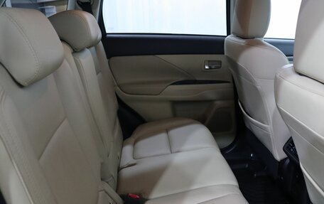 Mitsubishi Outlander III рестайлинг 3, 2020 год, 2 990 000 рублей, 21 фотография