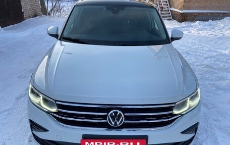 Volkswagen Tiguan II, 2021 год, 3 750 000 рублей, 3 фотография