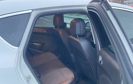 Opel Astra J, 2011 год, 8 фотография