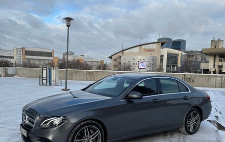 Mercedes-Benz E-Класс, 2019 год, 3 450 000 рублей, 5 фотография