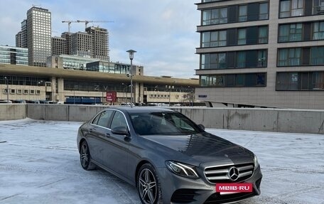 Mercedes-Benz E-Класс, 2019 год, 3 450 000 рублей, 4 фотография
