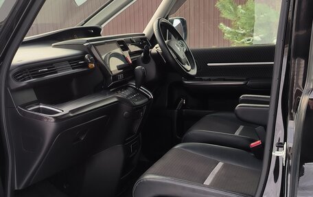 Honda Stepwgn IV, 2016 год, 2 150 000 рублей, 38 фотография