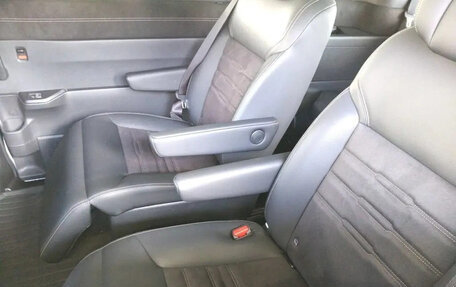 Honda Stepwgn, 2022 год, 2 745 000 рублей, 6 фотография