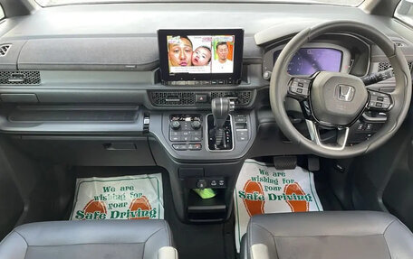 Honda Stepwgn, 2022 год, 2 745 000 рублей, 7 фотография