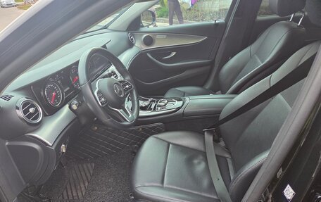 Mercedes-Benz E-Класс, 2019 год, 3 390 000 рублей, 6 фотография