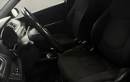 KIA Rio III рестайлинг, 2016 год, 989 777 рублей, 15 фотография