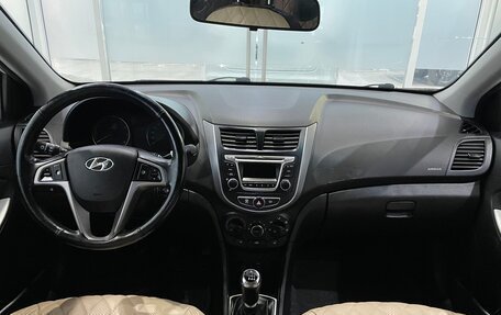 Hyundai Solaris II рестайлинг, 2015 год, 925 000 рублей, 5 фотография