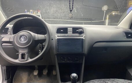 Volkswagen Polo VI (EU Market), 2013 год, 650 000 рублей, 2 фотография