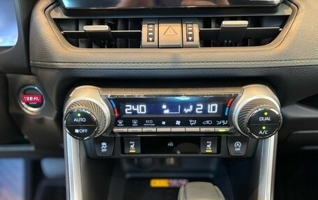 Toyota RAV4, 2025 год, 4 950 000 рублей, 21 фотография