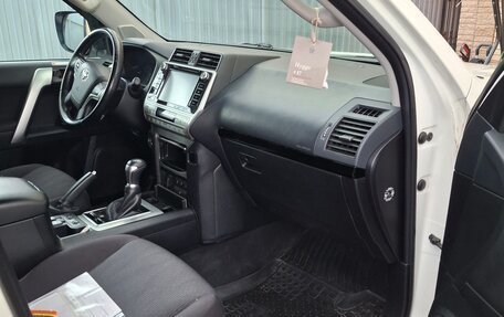 Toyota Land Cruiser Prado 150 рестайлинг 2, 2019 год, 4 850 000 рублей, 10 фотография