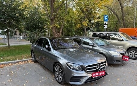 Mercedes-Benz E-Класс, 2019 год, 4 750 000 рублей, 1 фотография