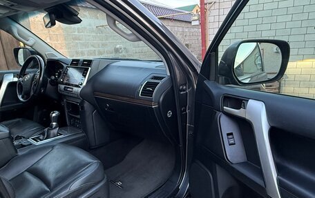 Toyota Land Cruiser Prado 150 рестайлинг 2, 2022 год, 6 650 000 рублей, 6 фотография