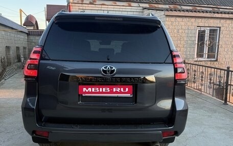 Toyota Land Cruiser Prado 150 рестайлинг 2, 2022 год, 6 650 000 рублей, 5 фотография