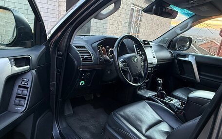 Toyota Land Cruiser Prado 150 рестайлинг 2, 2022 год, 6 650 000 рублей, 8 фотография