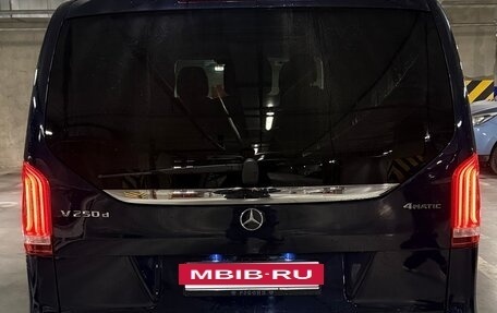 Mercedes-Benz V-Класс, 2017 год, 4 400 000 рублей, 6 фотография