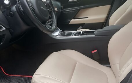 Jaguar XE I рестайлинг, 2018 год, 2 170 000 рублей, 11 фотография