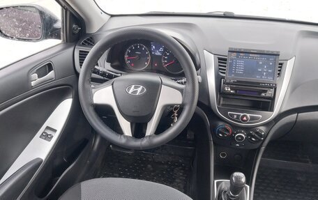 Hyundai Solaris II рестайлинг, 2013 год, 755 000 рублей, 9 фотография