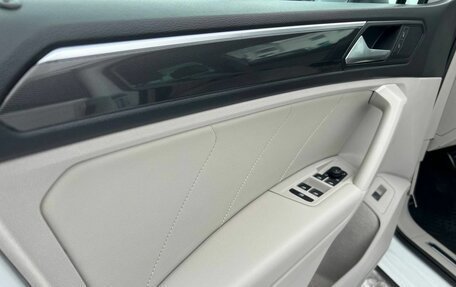 Volkswagen Tiguan II, 2020 год, 4 070 000 рублей, 19 фотография