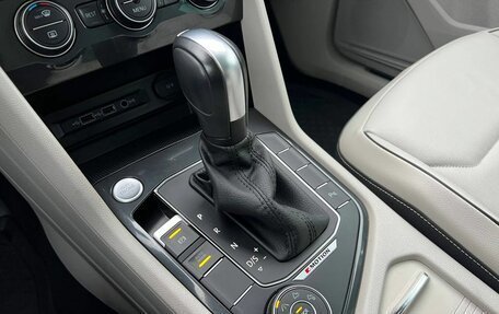 Volkswagen Tiguan II, 2020 год, 4 070 000 рублей, 26 фотография