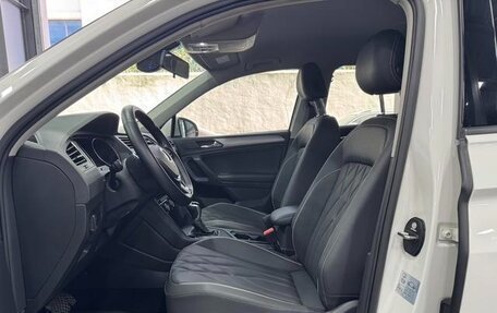 Volkswagen Tiguan II, 2021 год, 1 980 000 рублей, 8 фотография