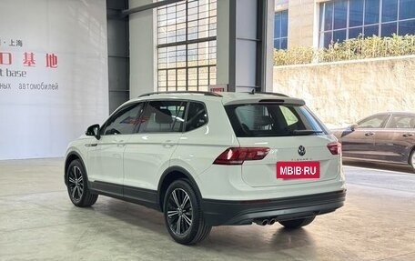 Volkswagen Tiguan II, 2021 год, 1 980 000 рублей, 7 фотография