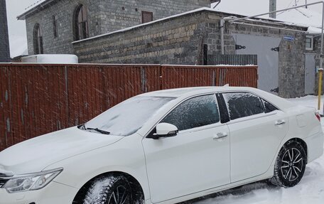 Toyota Camry, 2017 год, 1 950 000 рублей, 4 фотография