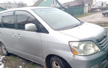 Toyota Noah III, 2002 год, 1 100 000 рублей, 2 фотография
