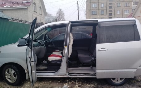 Toyota Noah III, 2002 год, 1 100 000 рублей, 5 фотография