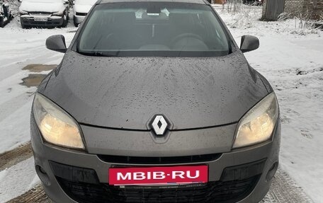 Renault Megane III, 2011 год, 380 000 рублей, 2 фотография