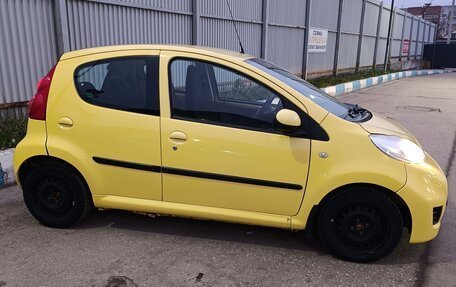 Peugeot 107 I рестайлинг, 2010 год, 375 000 рублей, 2 фотография