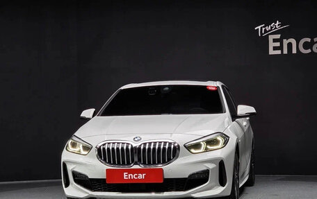 BMW 1 серия, 2022 год, 2 050 000 рублей, 2 фотография