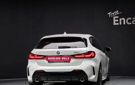 BMW 1 серия, 2022 год, 2 050 000 рублей, 3 фотография