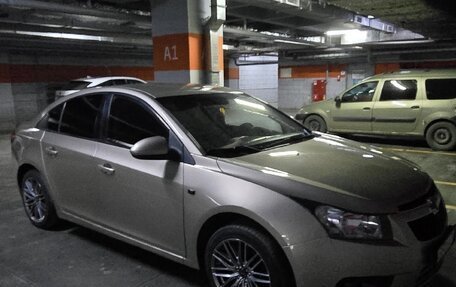 Chevrolet Cruze II, 2010 год, 670 000 рублей, 4 фотография