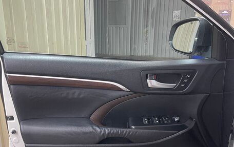 Toyota Highlander III, 2014 год, 2 550 000 рублей, 17 фотография