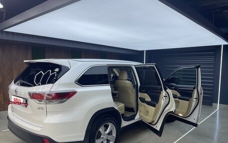 Toyota Highlander III, 2014 год, 3 100 000 рублей, 4 фотография