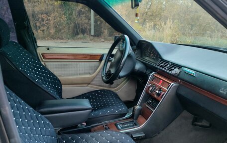 Mercedes-Benz E-Класс, 1994 год, 225 000 рублей, 6 фотография