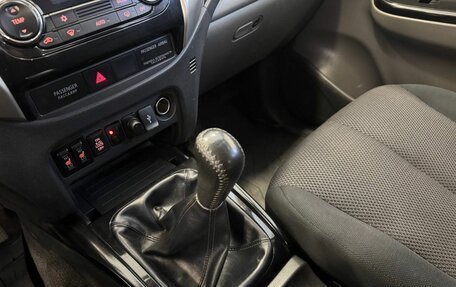 Mitsubishi L200 IV рестайлинг, 2015 год, 1 900 000 рублей, 18 фотография