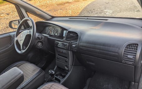 Opel Zafira A рестайлинг, 2003 год, 400 000 рублей, 14 фотография