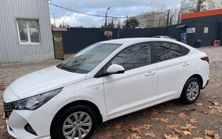 Hyundai Solaris II рестайлинг, 2021 год, 1 600 000 рублей, 2 фотография