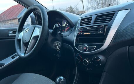 Hyundai Solaris II рестайлинг, 2011 год, 610 000 рублей, 7 фотография