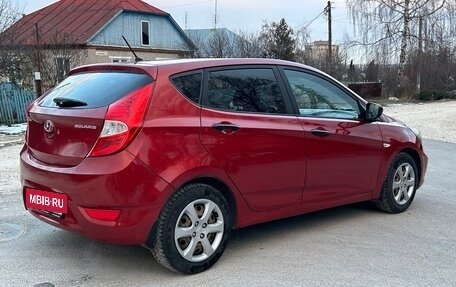 Hyundai Solaris II рестайлинг, 2011 год, 610 000 рублей, 2 фотография