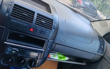 Volkswagen Polo IV рестайлинг, 2003 год, 150 000 рублей, 5 фотография