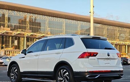 Volkswagen Tiguan II, 2022 год, 2 860 000 рублей, 5 фотография