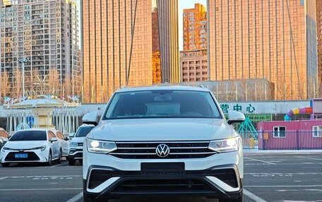 Volkswagen Tiguan II, 2022 год, 2 860 000 рублей, 2 фотография