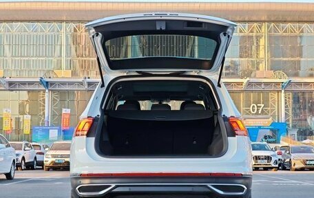 Volkswagen Tiguan II, 2022 год, 2 860 000 рублей, 9 фотография