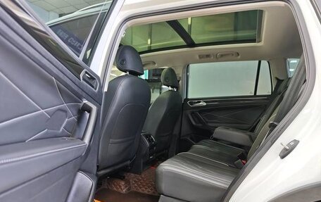 Volkswagen Tiguan II, 2022 год, 2 860 000 рублей, 14 фотография