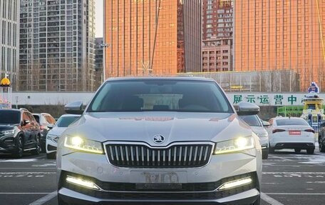 Skoda Superb III рестайлинг, 2022 год, 2 590 000 рублей, 3 фотография