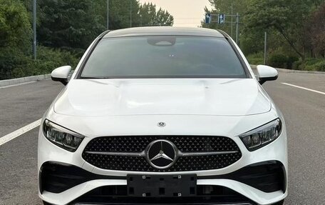 Mercedes-Benz A-Класс, 2024 год, 2 950 000 рублей, 2 фотография