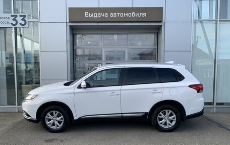 Mitsubishi Outlander III рестайлинг 3, 2018 год, 1 890 000 рублей, 6 фотография