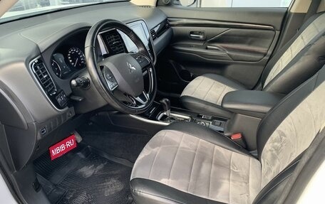 Mitsubishi Outlander III рестайлинг 3, 2018 год, 1 890 000 рублей, 9 фотография